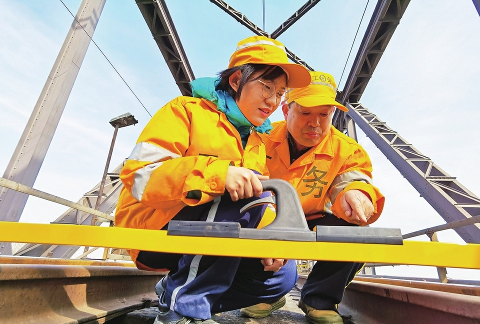 【新春走基层】春节和父亲一起坚守的“桥三代”金玉婷——“沿着先辈足迹把桥梁守护好”