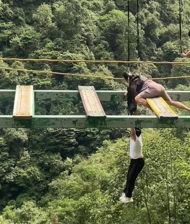 半个月发生第5起！游客在山西汾阳一景区坠亡，景区通报引质疑