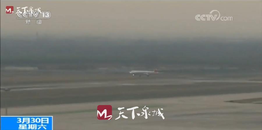 央视：飞机上老人突发脑溢血 济南空地合作展开救援