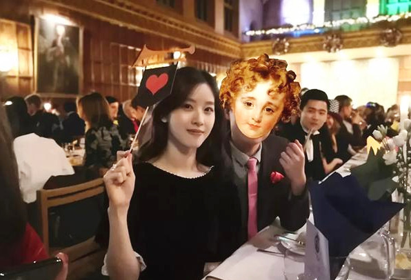 26岁奶茶妹妹近照曝光，妆容精致气质优雅，淑女范儿十足