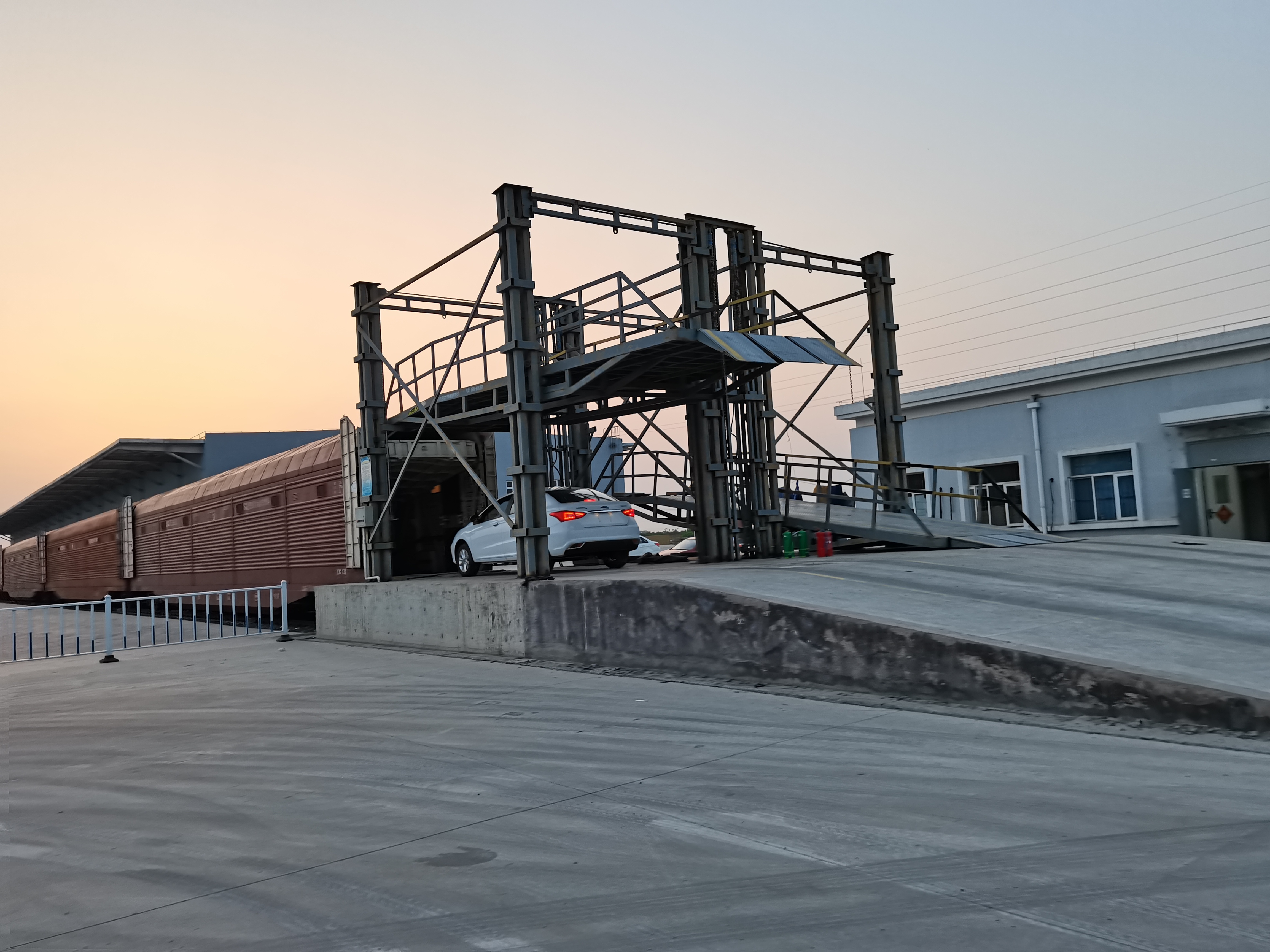 济南首开新能源汽车中欧班列 前4月发运量同比增长56.83%