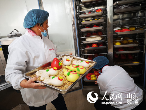 俏丽“花馒头”，全村都占股