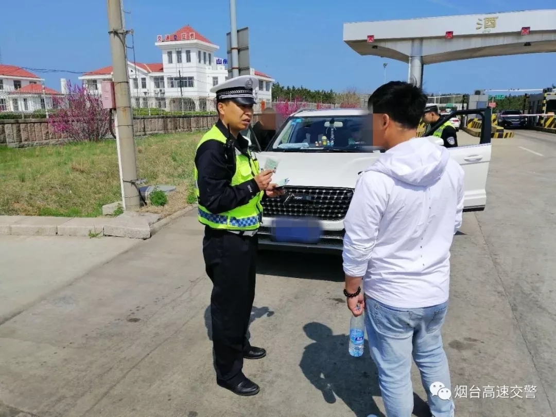 太脆弱！科三才考两次就绝望了 直接网购假驾照上路