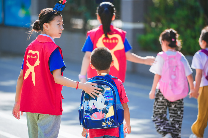 “你上学我守护”,新生入学他们有妙招