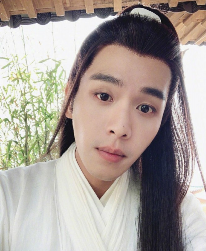 张若昀用美食滤镜自拍|冲上热搜！张若昀用美食滤镜自拍 粉丝：看上去很可口