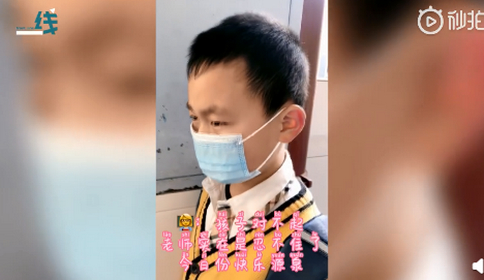 萌娃忘记班级大哭，连班主任在面前都没认出来！网友大呼“太可爱了”！