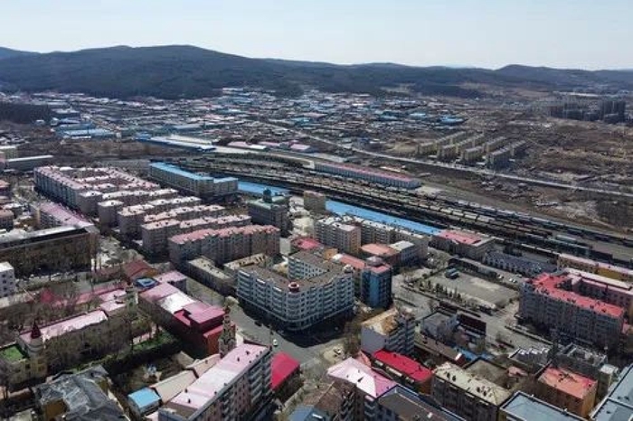 “用放大镜才能在地图上找到”的绥芬河，为何成了抗疫前线？