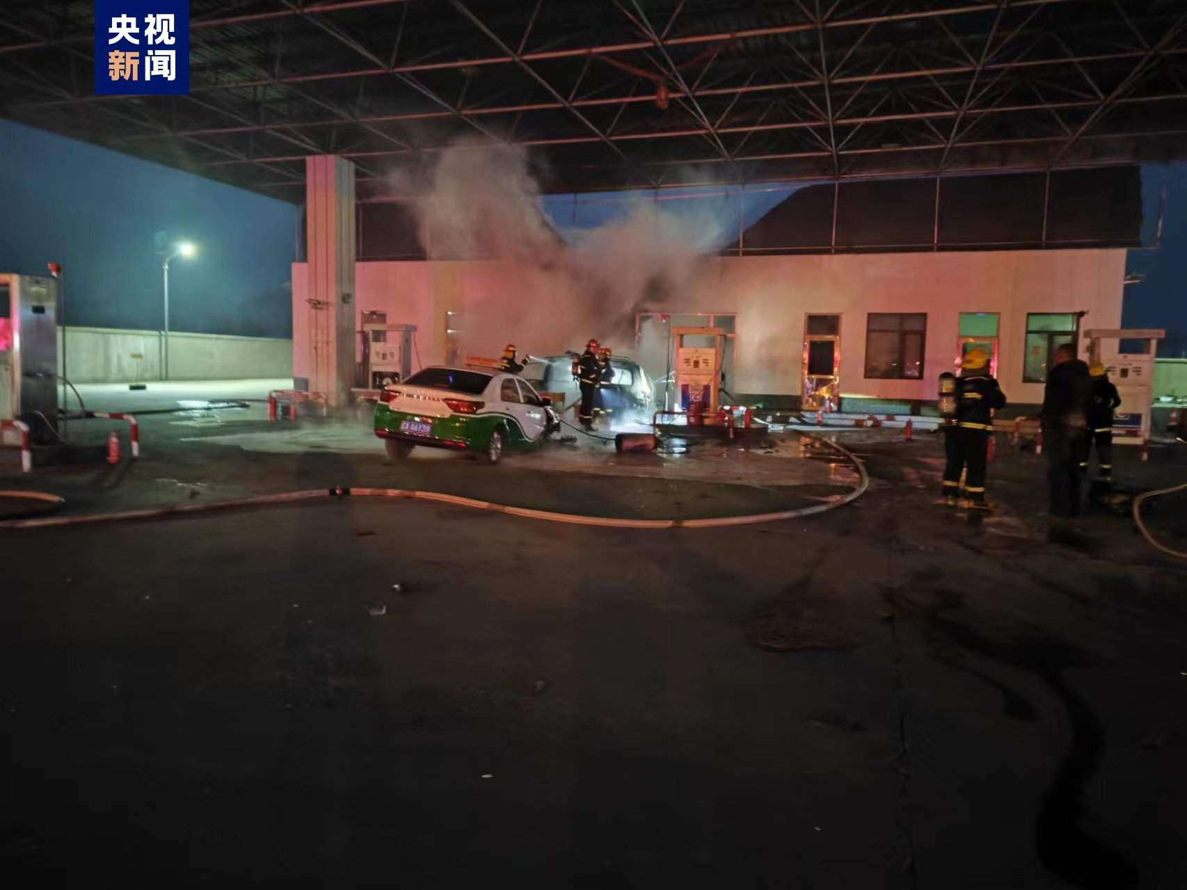辽宁沈阳一车辆加气过程中发生爆燃 致2人死亡6人受伤