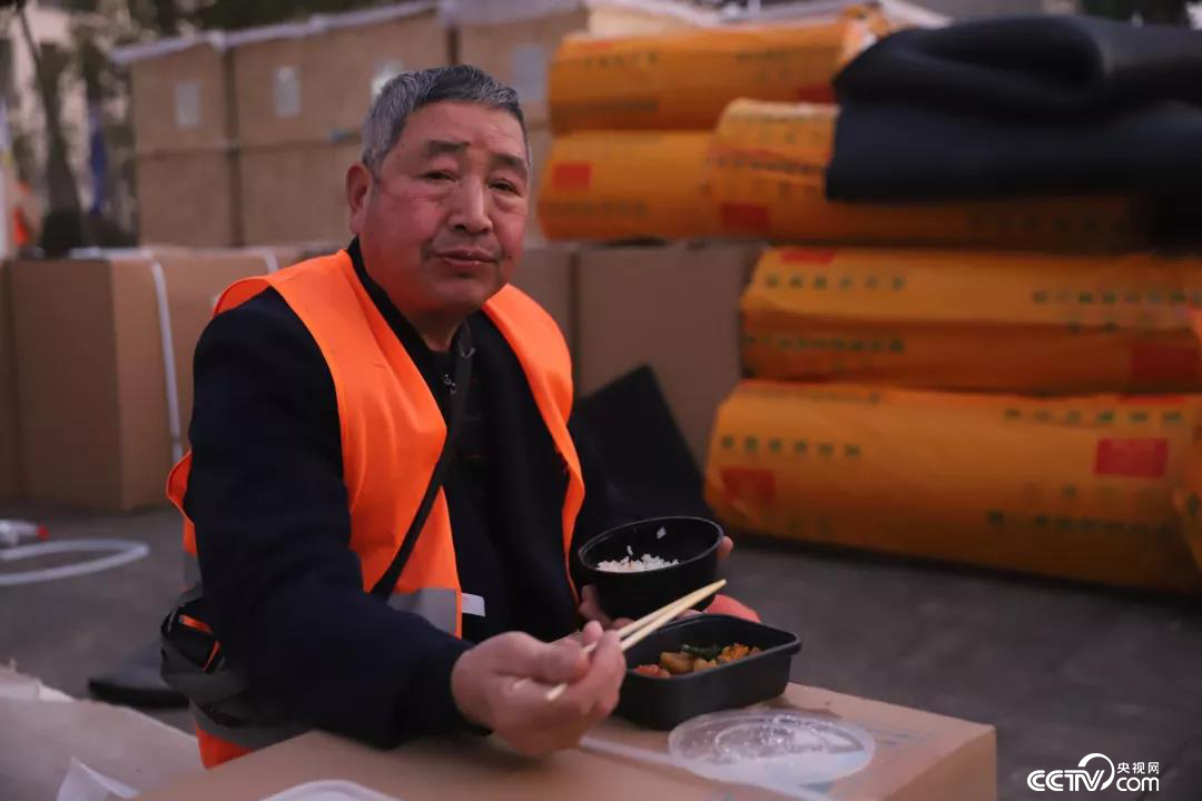 【战疫最前线】五天五夜，我站在“火眼”实验室背后看到这些感动的瞬间