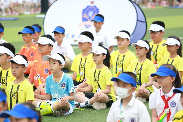 大咖助阵！高新区金谷德艺小学首届“校长杯”足球赛开球