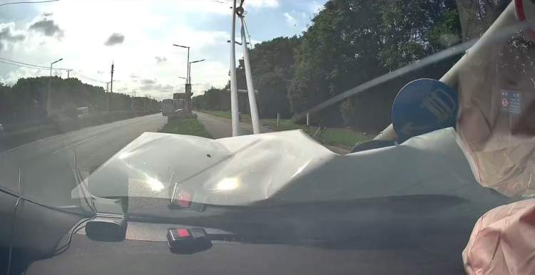 车主质疑交警强行指派拖车，几公里路竟收800元，上海嘉定交警回应