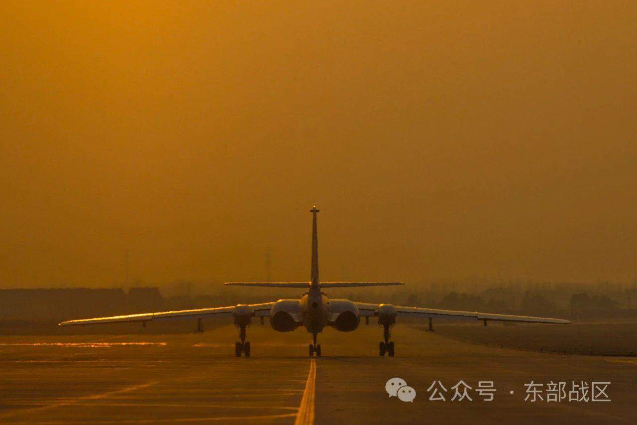 来了！东部战区陆海空军新年开飞高燃画面