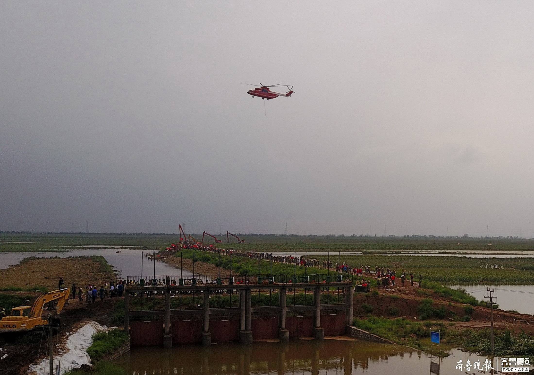 最后决战！航拍数千人封堵寿光张僧河决口现场