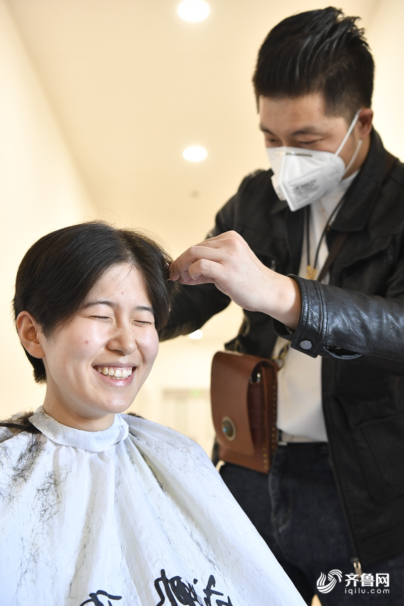 90后护士和闺蜜相约报名支援湖北独自入选：我会带着你亲手绣的平安符胜利归来