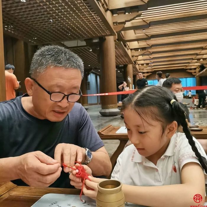 九九重阳节 浓浓敬老情——智轩学校二（2）中队开展重阳节主题教育活动
