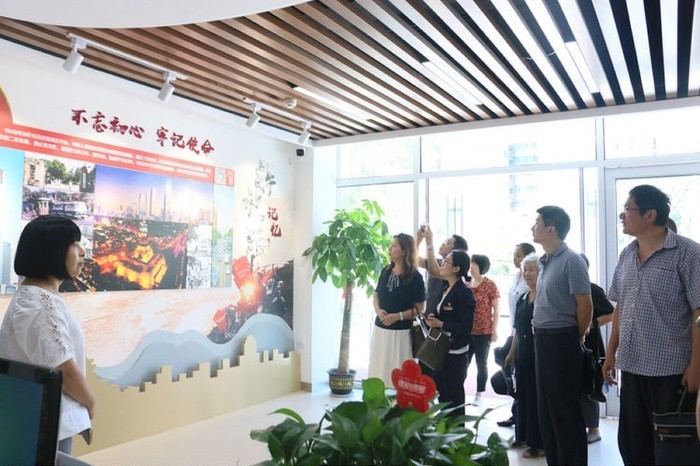 九三学社历下区委员会到建新街道解放路社区调研