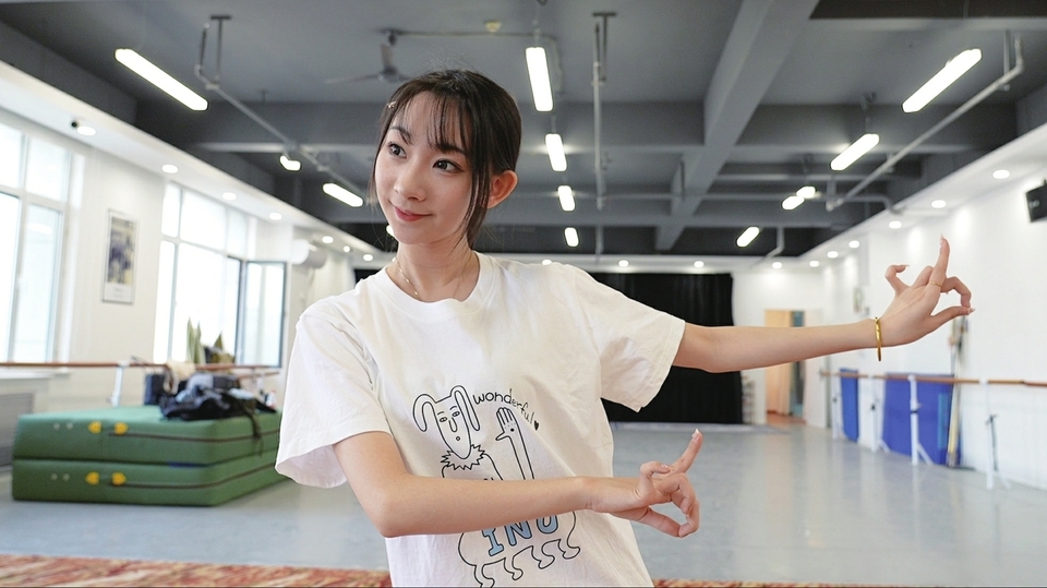 济南姑娘朱鹮： 凭戏腔“吸粉”千万 让年轻人成“票友”