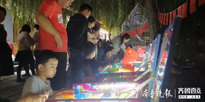 十一假期的济南百花洲很有逛头，好看的，好玩的，全都有