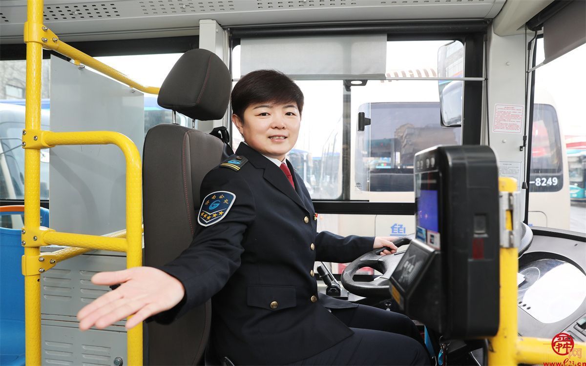 山东好人孟苓菲：争做公交先锋 当好百姓司机