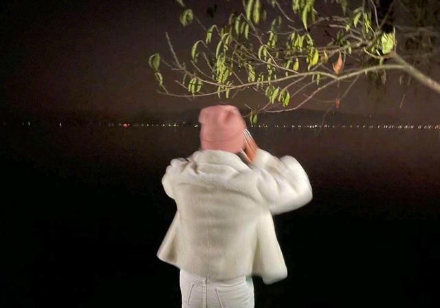 隽逸|【吃瓜围观】吉克隽逸手机掉进西湖里了一副允悲的模样笑翻网友