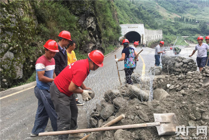 四川雅安特大暴雨灾害致98812人受灾 抢险救灾有序进行