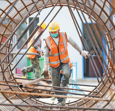 加快在建和新开工项目建设进度（统筹抓好改革发展稳定各项工作）