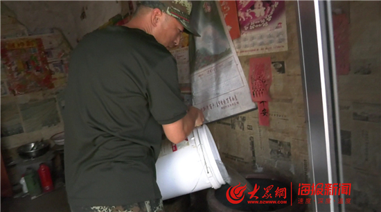 淄博多地旱情严重群众喊渴 消防车持续一月送水解燃眉之急