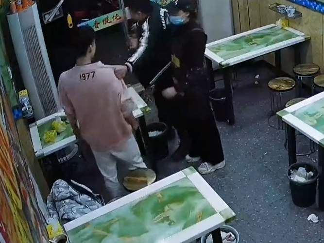 常州千里香馄饨老板打人后续:涉事餐馆疑似冒用商标