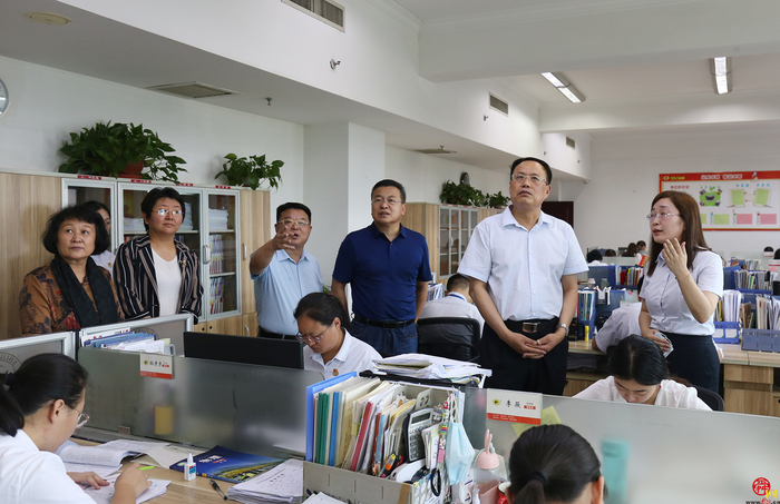 山东省委宣传部副部长、省新闻出版局、省版权局局长钟华一行到世纪金榜集团调研