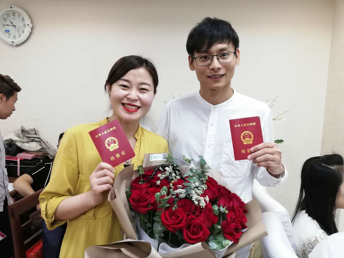 520济南新人领证挤爆登记大厅，3盒印泥都用完了