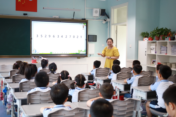 历下区历东花园幼儿园大班萌娃再探小学