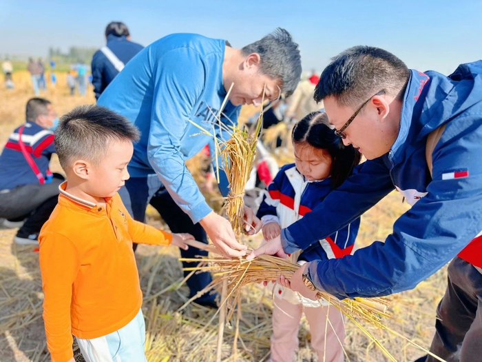 市中区泉秀幼儿园：在秋日遇“稻”有趣的你