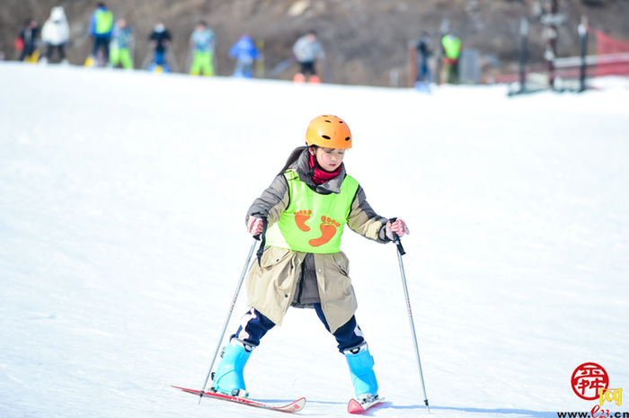 济南市第四届冬季全民健身运动会“喜迎冬奥会、冰雪进校园”系列活动举行