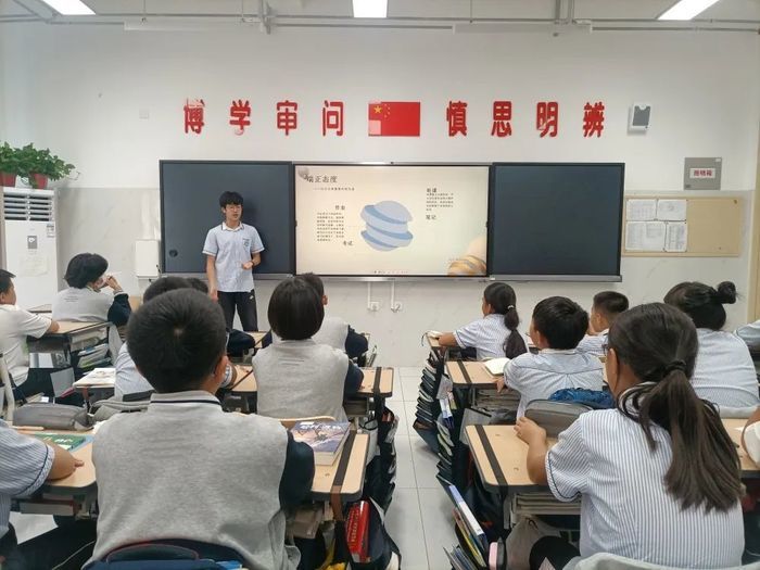 “学长制课堂”在低年级收获不少“小粉丝”