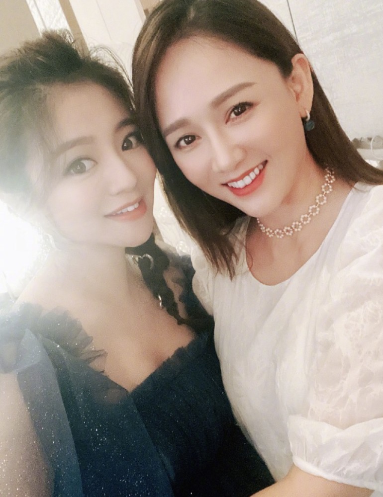 安以轩|安排！陈乔恩看望安以轩女儿 没满月就被妈妈戴上小发箍
