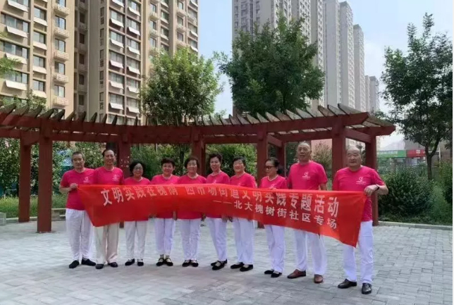 百名青年记者走基层丨西市场街道北大槐树街社区为行动不便老党员“送学上门”