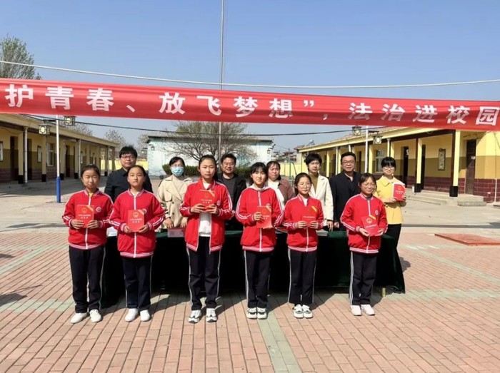 章丘区宁家埠学区中心小学法治宣讲进校园