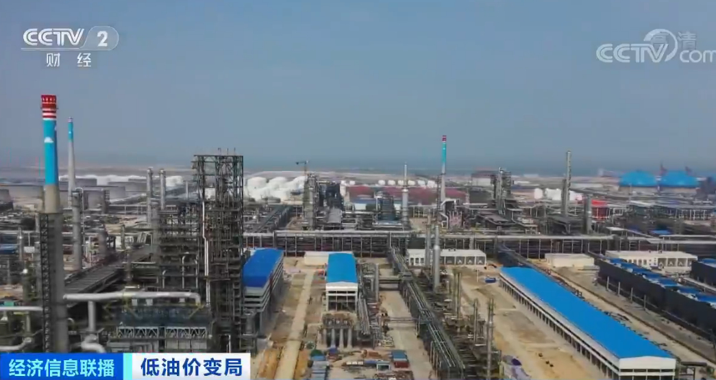 国内油价或全面降?有地方加油站已每升便宜两块钱