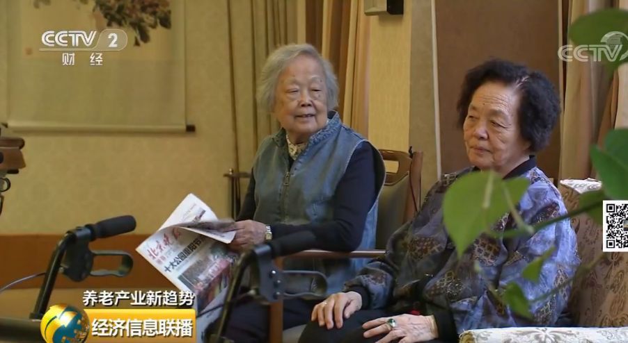 爷爷奶奶为了上学都连夜排队！我们还有什么理由不努力？