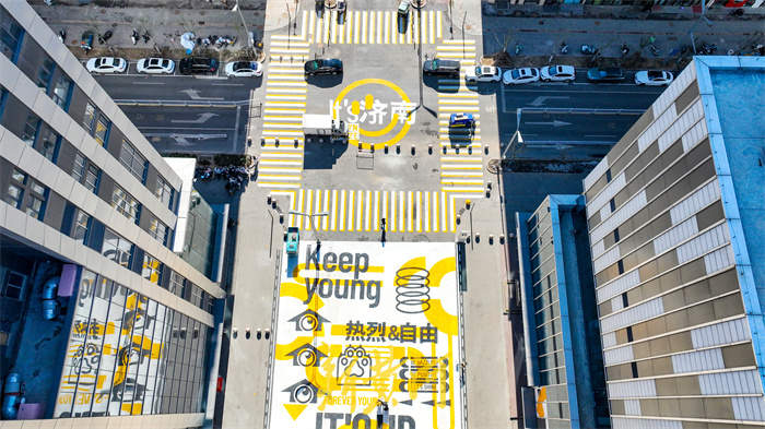 济南市区最大面积地面彩绘现身，面积超过1800平方米