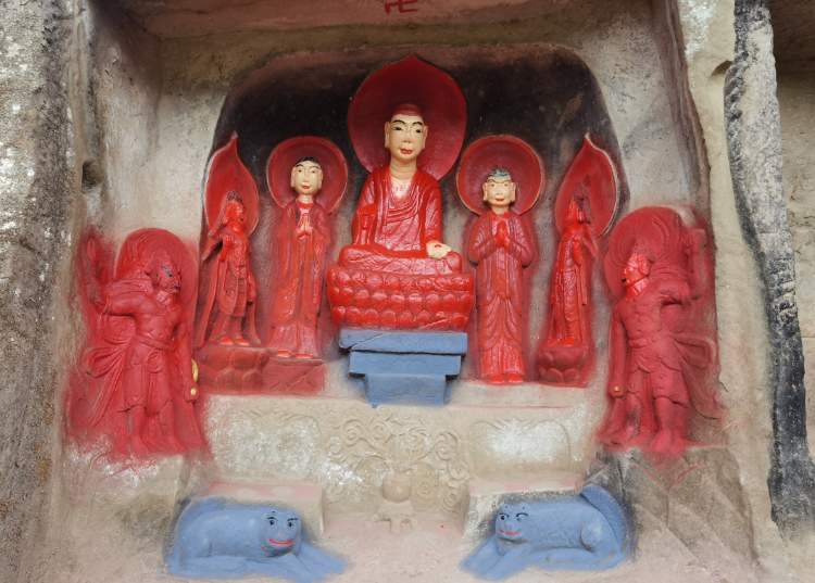 1400年摩崖造像被村民涂抹“毁容”,通报来了