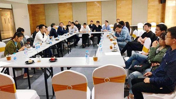 奔驰女车主被指欠款不还，律师：公司担责而非个人