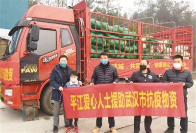 中铁二十局员工自发收采10万斤蔬菜支援武汉