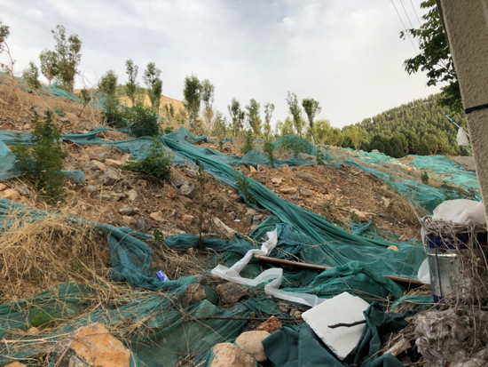 【啄木鸟在行动】市中区鲁能领袖公馆东侧渣土裸露