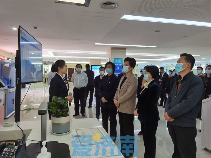 市政协组织开展提案办理协商暨“委员走进党政部门”知情明政活动