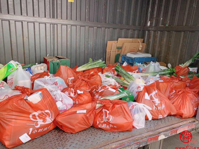 为爱值守  济南大润发开足马力保障供应   集中配送效率高