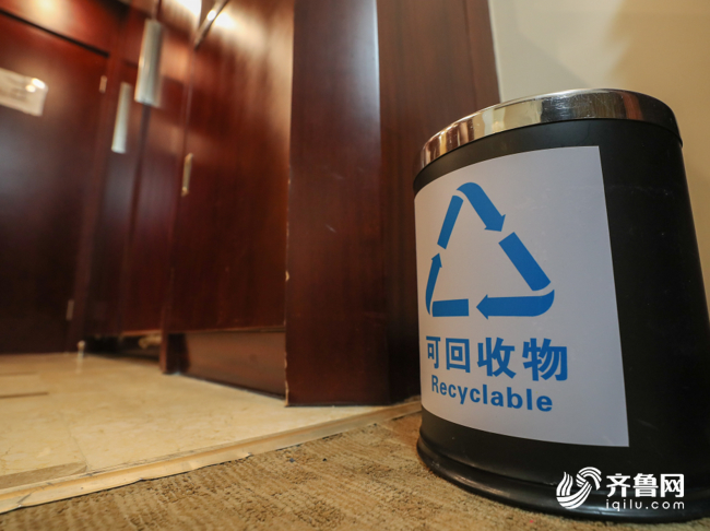 会期压缩、云访谈、健康包、消毒机器人......今年两会不同的还不止这些