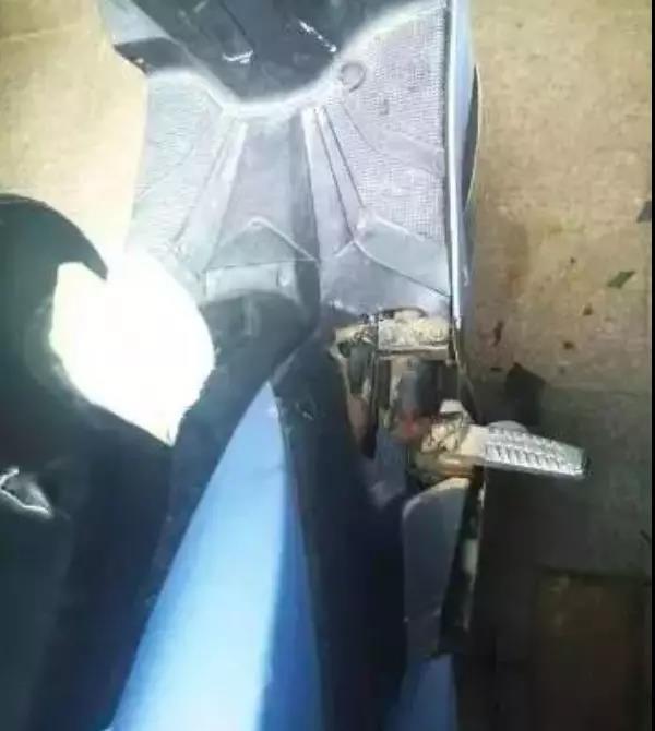 13岁男孩高层连抛灭火器 业主不接受道歉：给我走人！