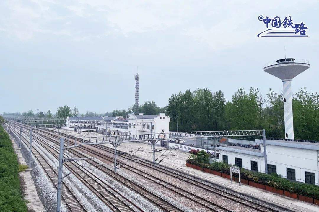 网友：这个火车站，太容易忘下车……