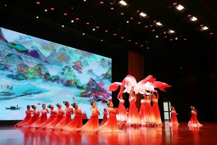 灯光璀璨、舞动全场，天桥文化艺术节为孩子插上梦想的翅膀